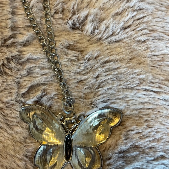 Cute silver butterfly necklace. In excellent shape - Picture 2 of 5